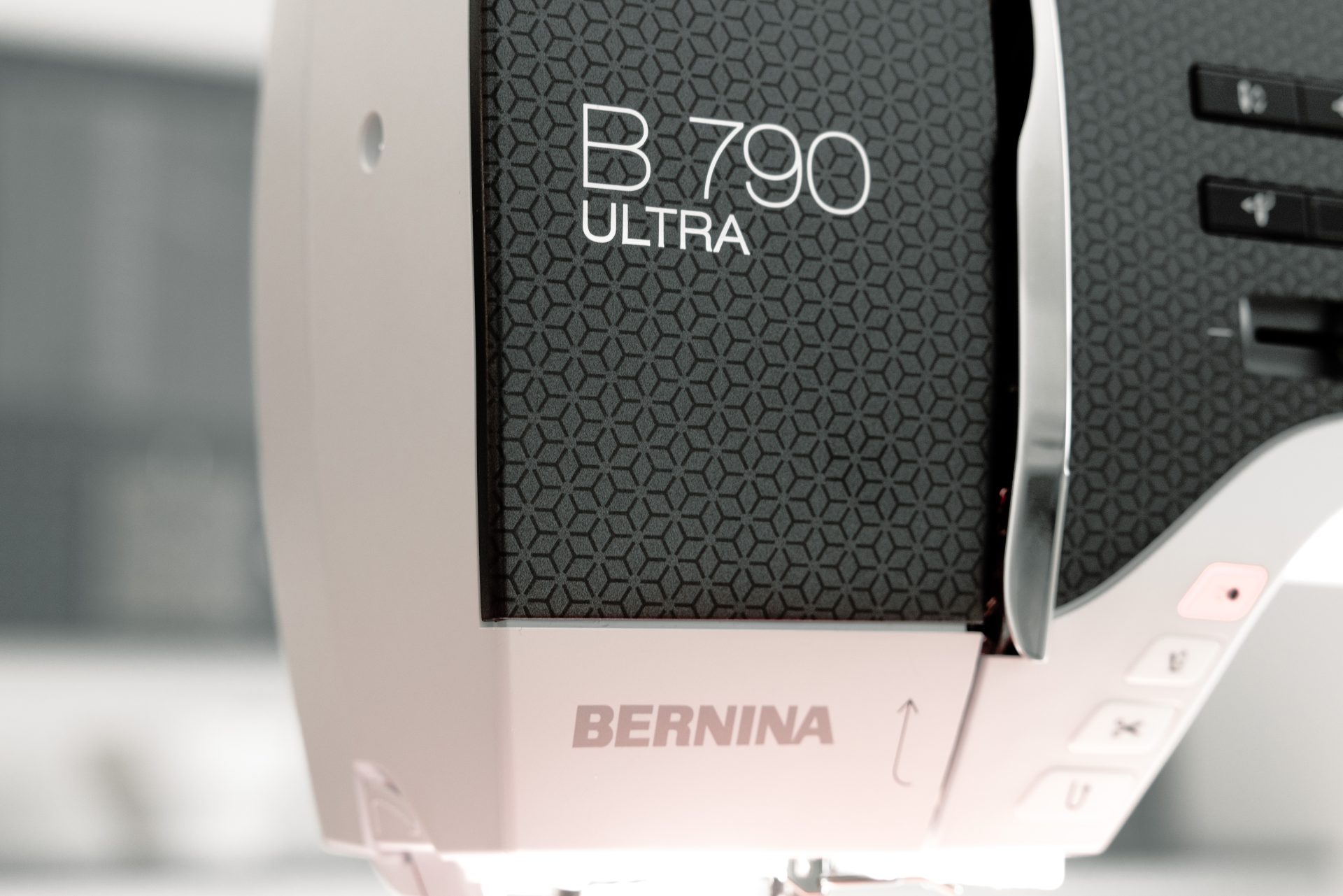 Bernina B790 ULTRA (module broderie inclus) – Image 7