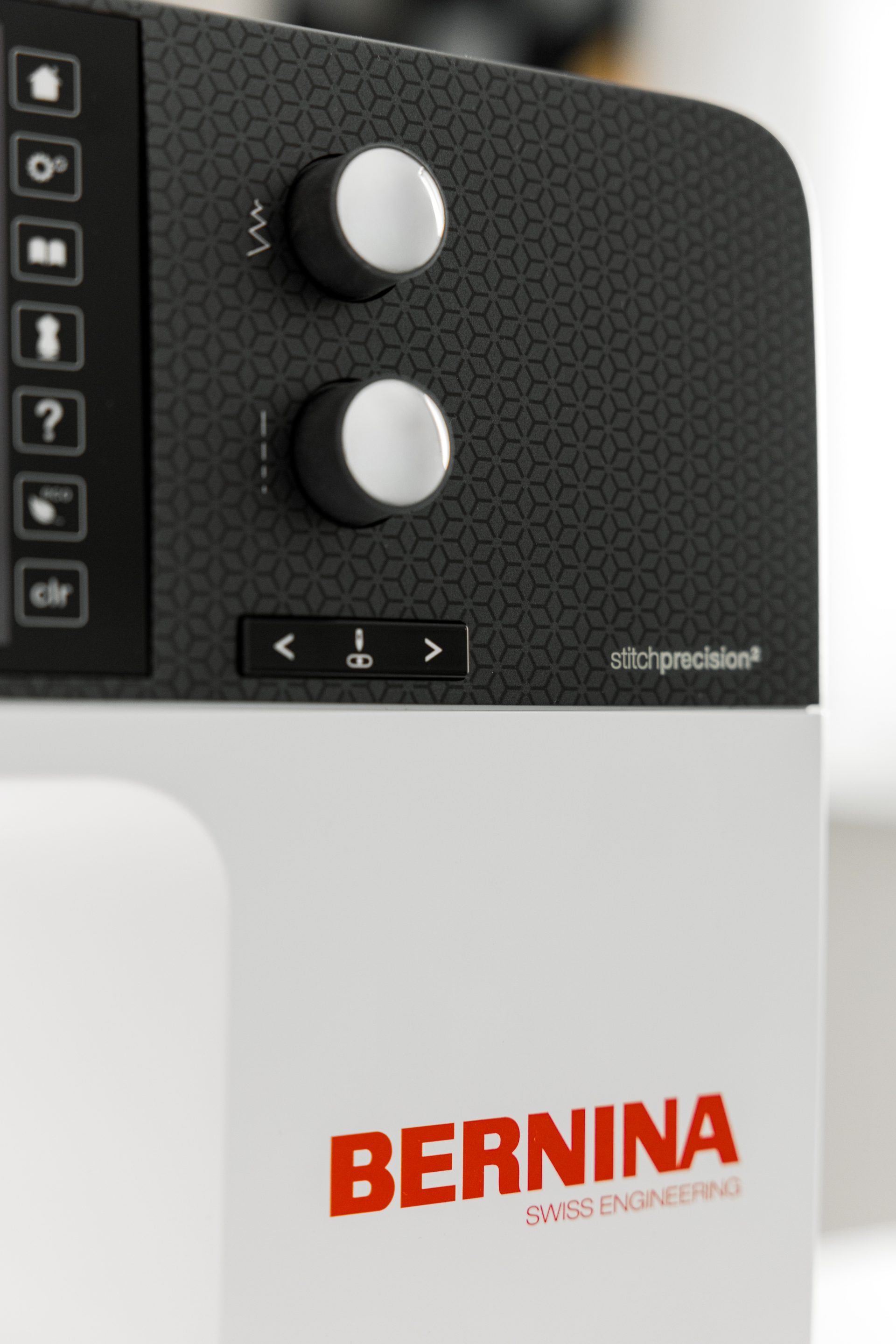 Bernina B790 ULTRA (module broderie inclus) – Image 3