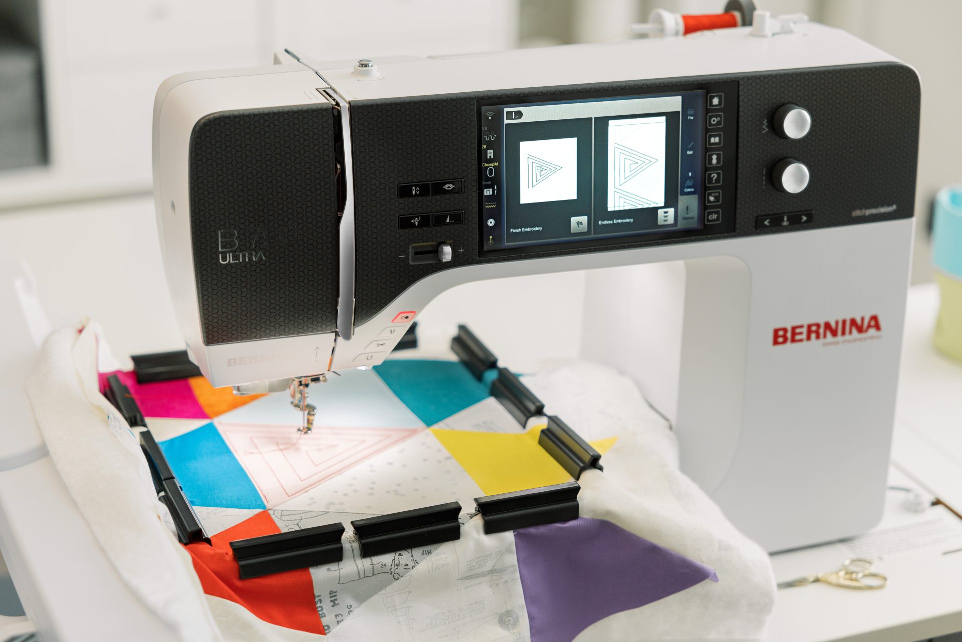 Bernina B790 ULTRA (module broderie inclus) – Image 2